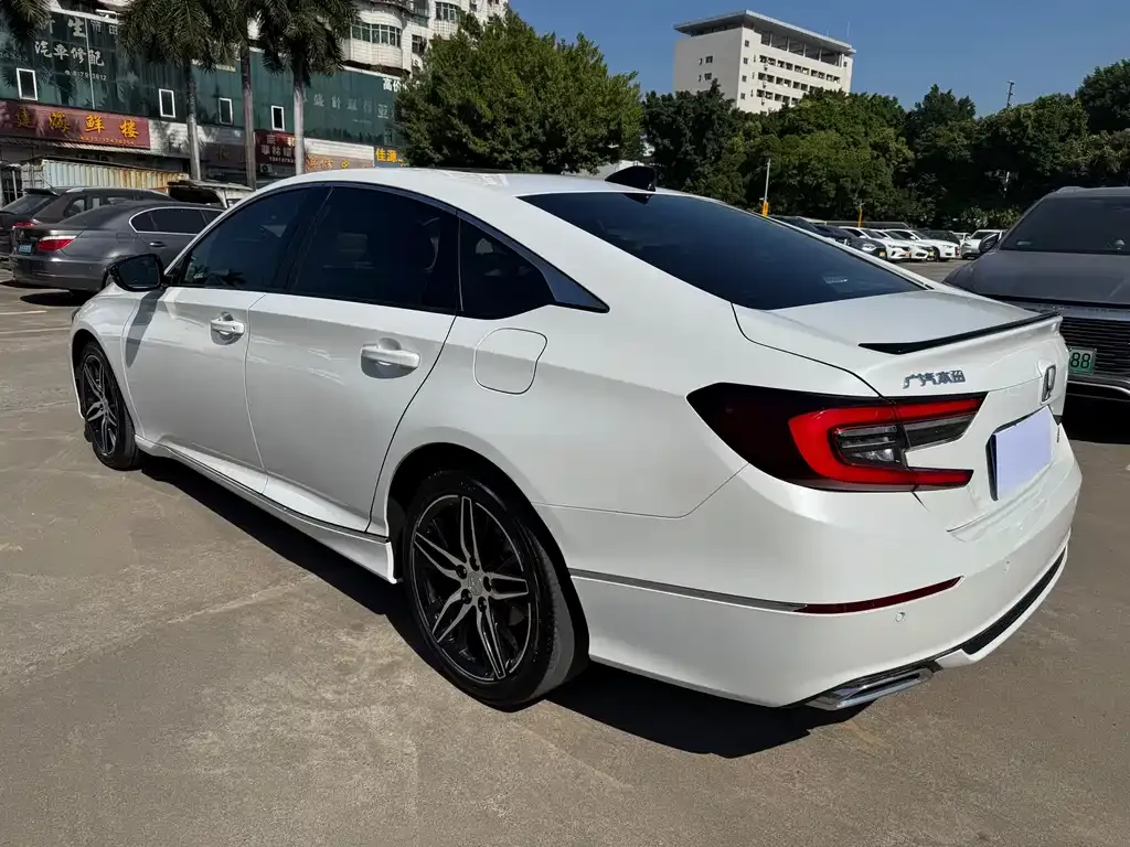 Honda Accord — фото 9