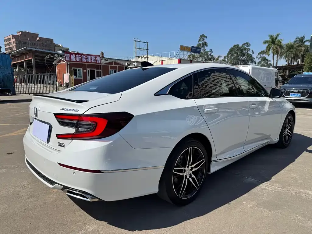 Honda Accord — фото 4
