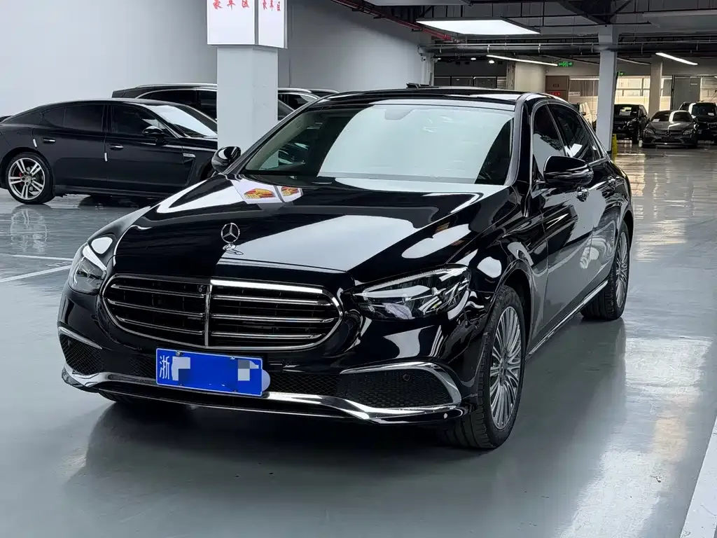 Mercedes-Benz E-Class — фото 1