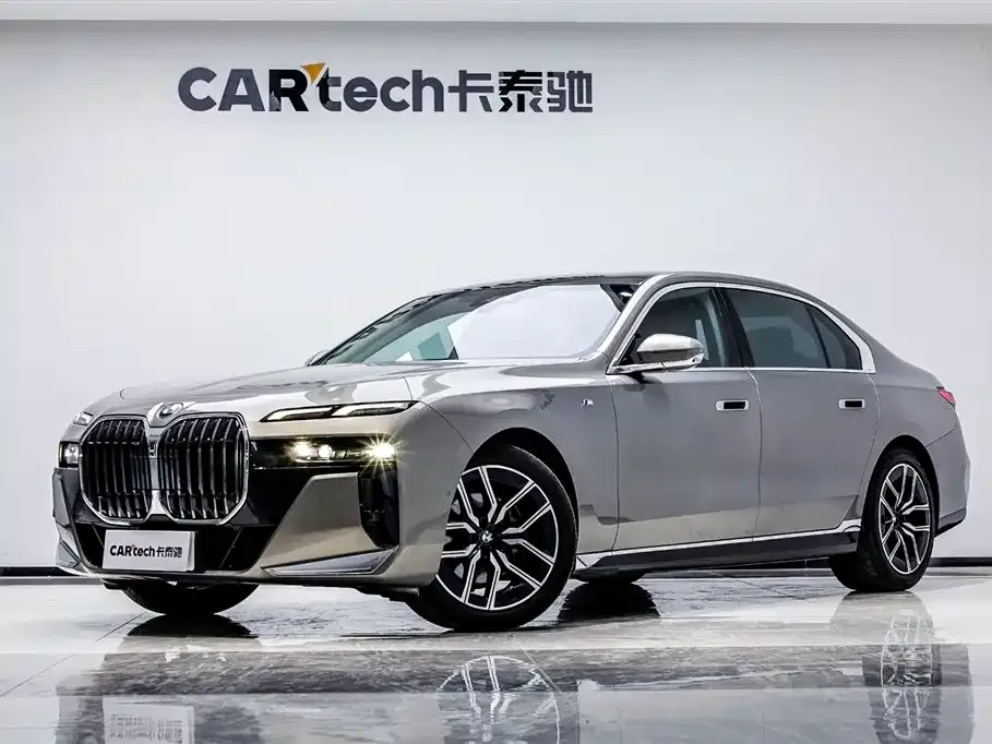 BMW 7 Series — фото 1