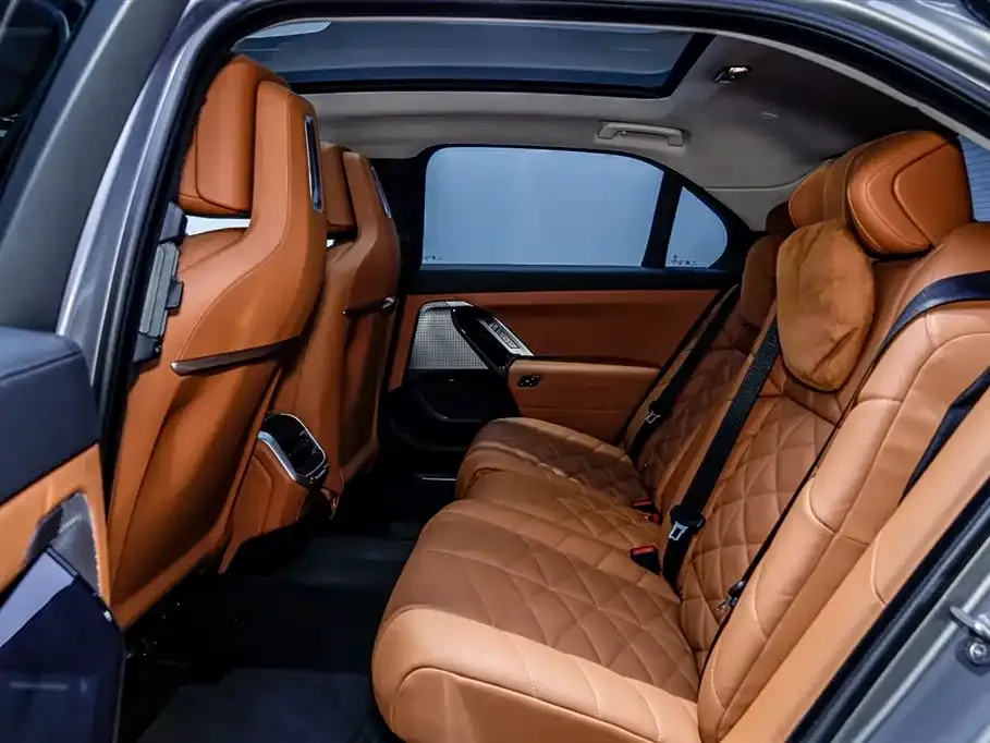 BMW 7 Series — фото 10