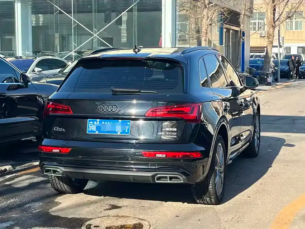 Audi Q5L — фото 9