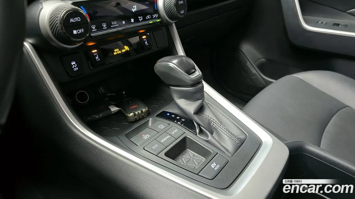 Toyota RAV4 2023 из KR, фото 10