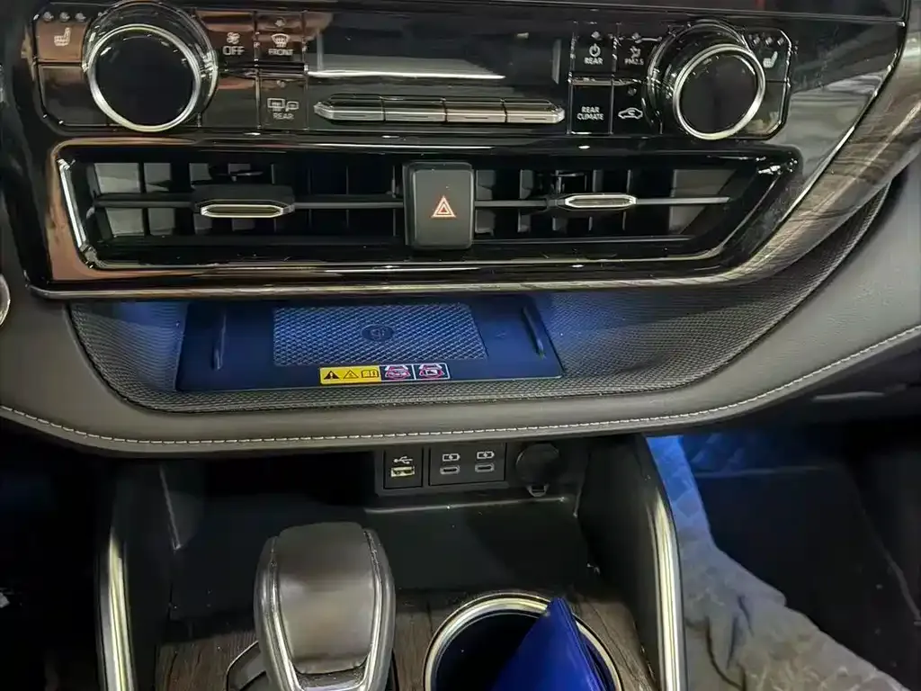 Toyota Crown Kluger 2025 из CN, фото 8