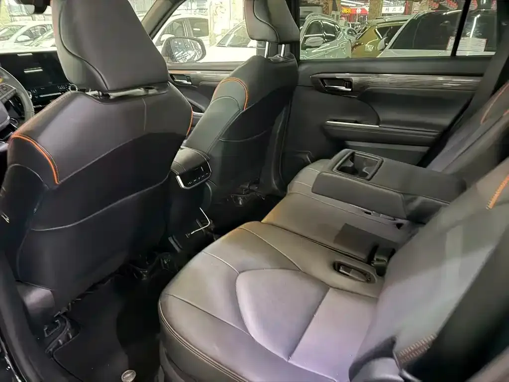 Toyota Crown Kluger 2025 из CN, фото 2