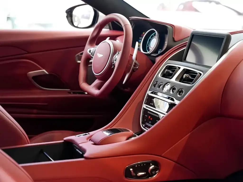 Aston Martin DB11 2024 из CN, фото 8