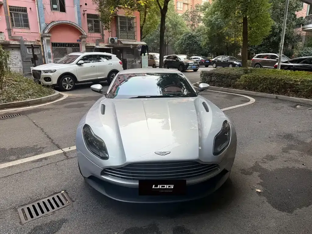 Aston Martin DB11 2024 из CN, фото 4