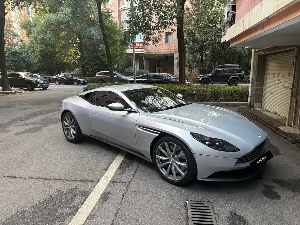 Aston Martin DB11 2024 из CN, фото 5