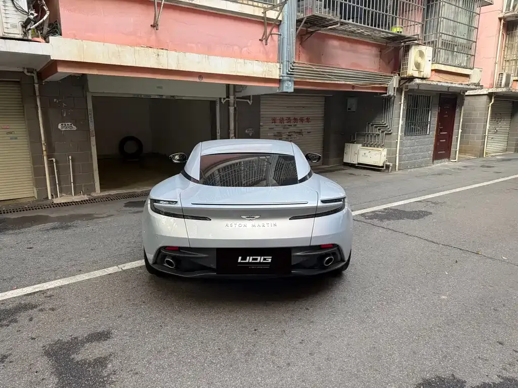 Aston Martin DB11 2024 из CN, фото 7