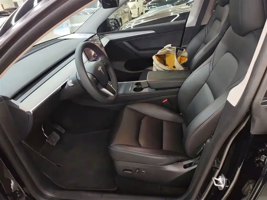 Tesla Model Y 2024 из CN, фото 2