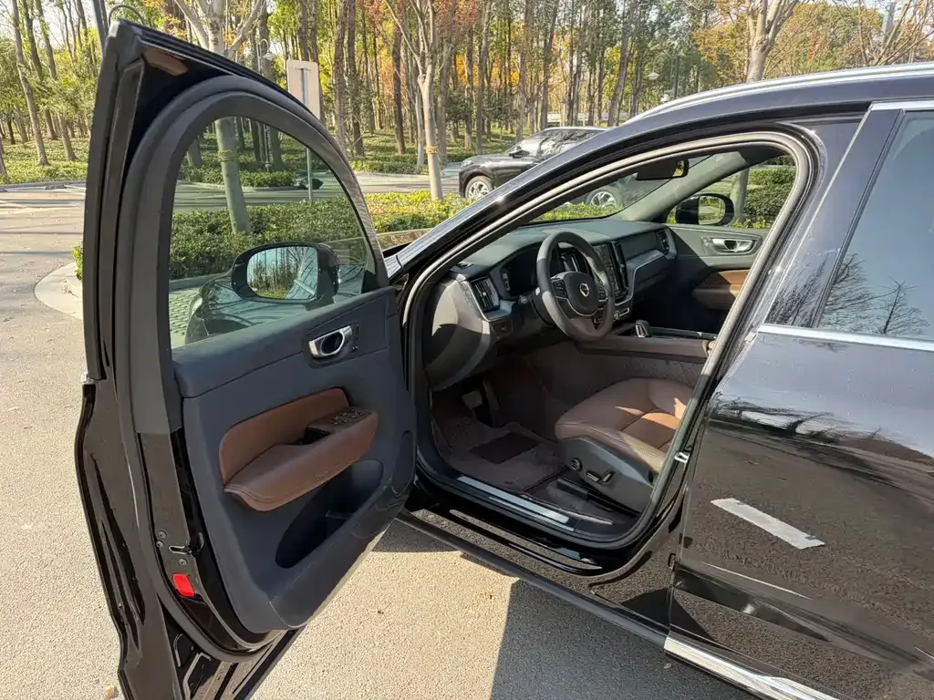 Volvo XC60 2025 из CN, фото 5