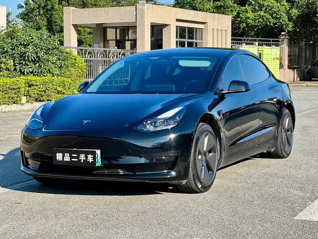 Tesla Model 3 — фото 1