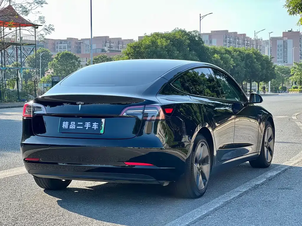 Tesla Model 3 — фото 4