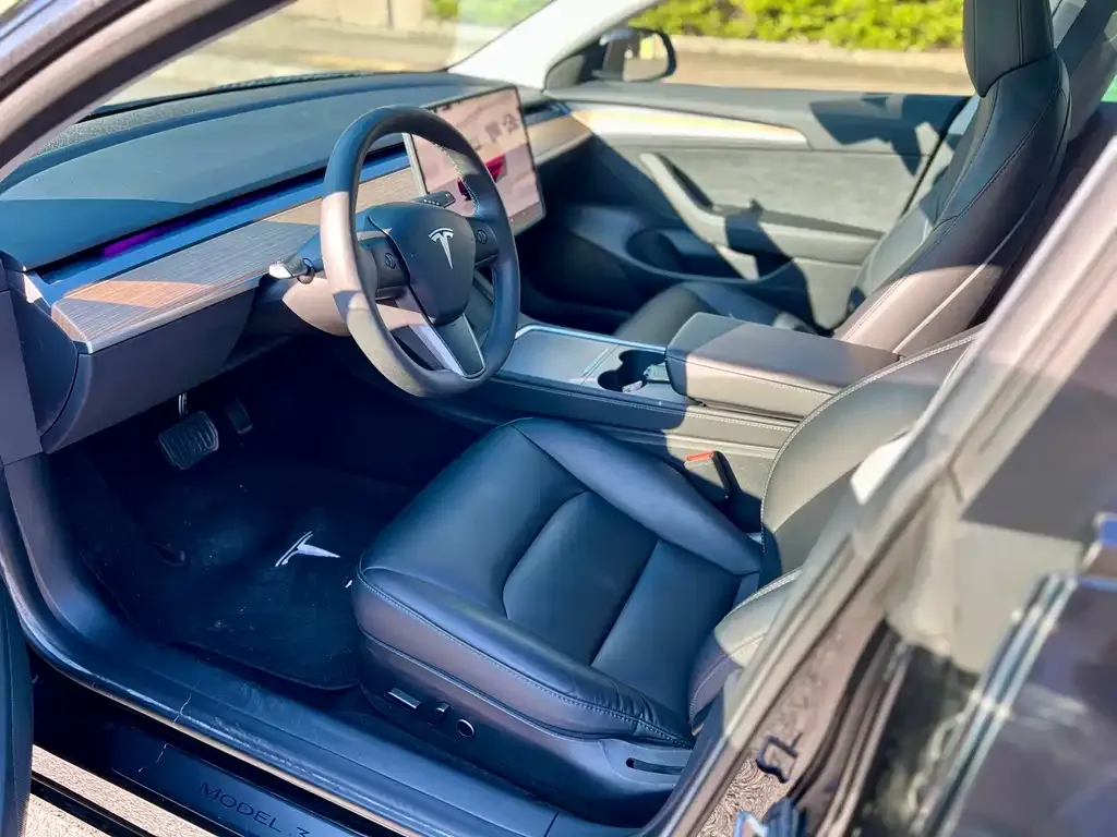 Tesla Model 3 — фото 7