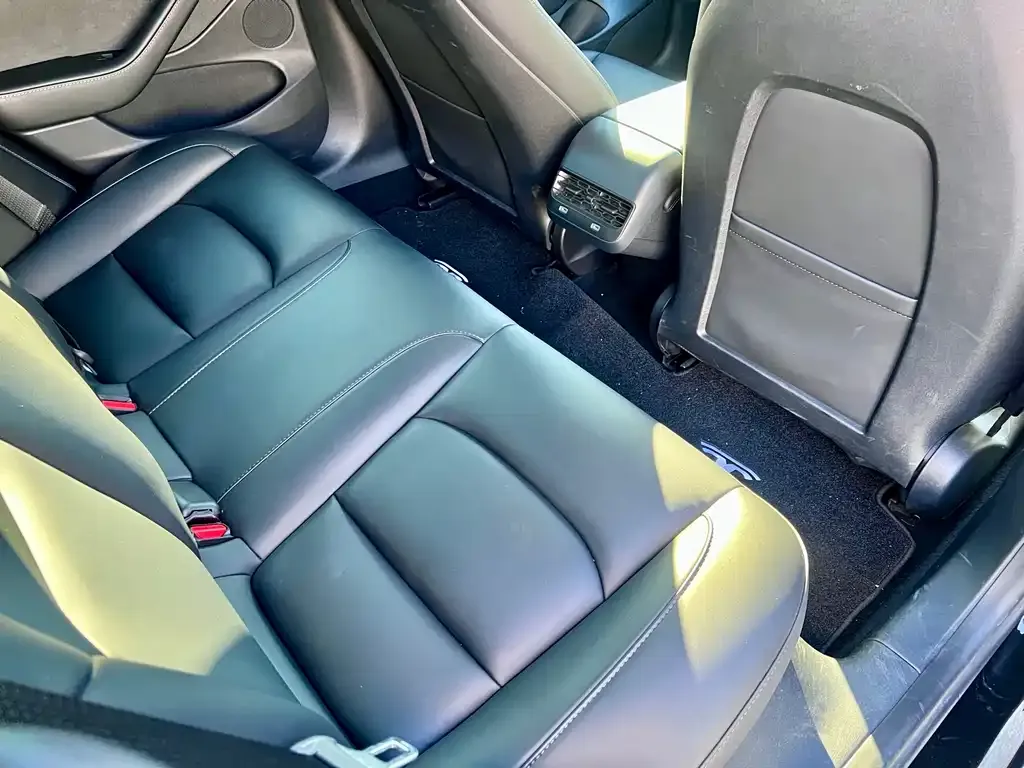 Tesla Model 3 — фото 9