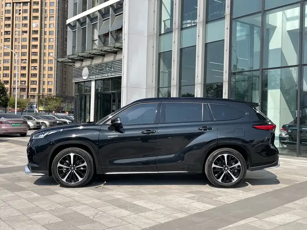 Toyota Crown Kluger 2021 из CN, фото 6