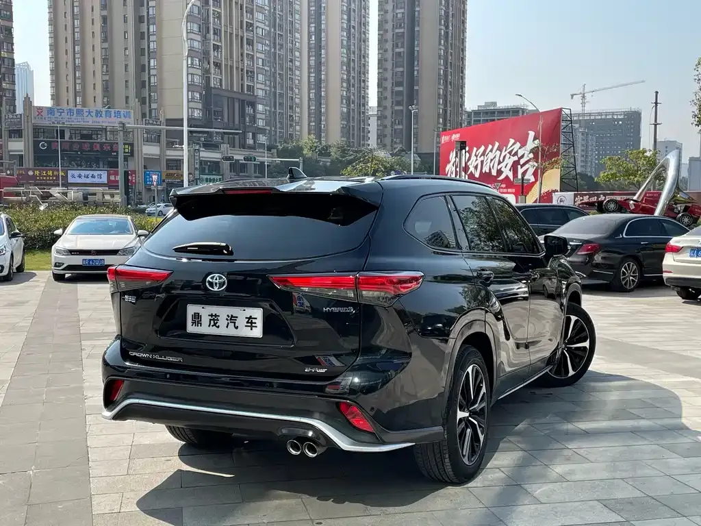 Toyota Crown Kluger 2021 из CN, фото 3
