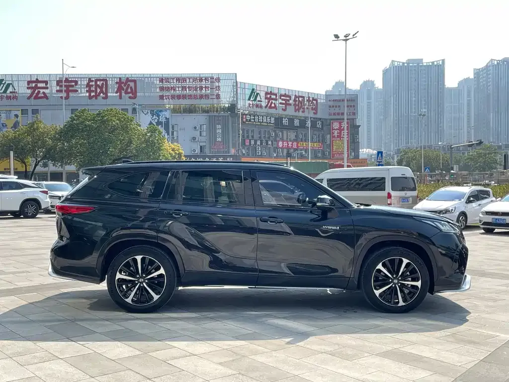 Toyota Crown Kluger 2021 из CN, фото 4