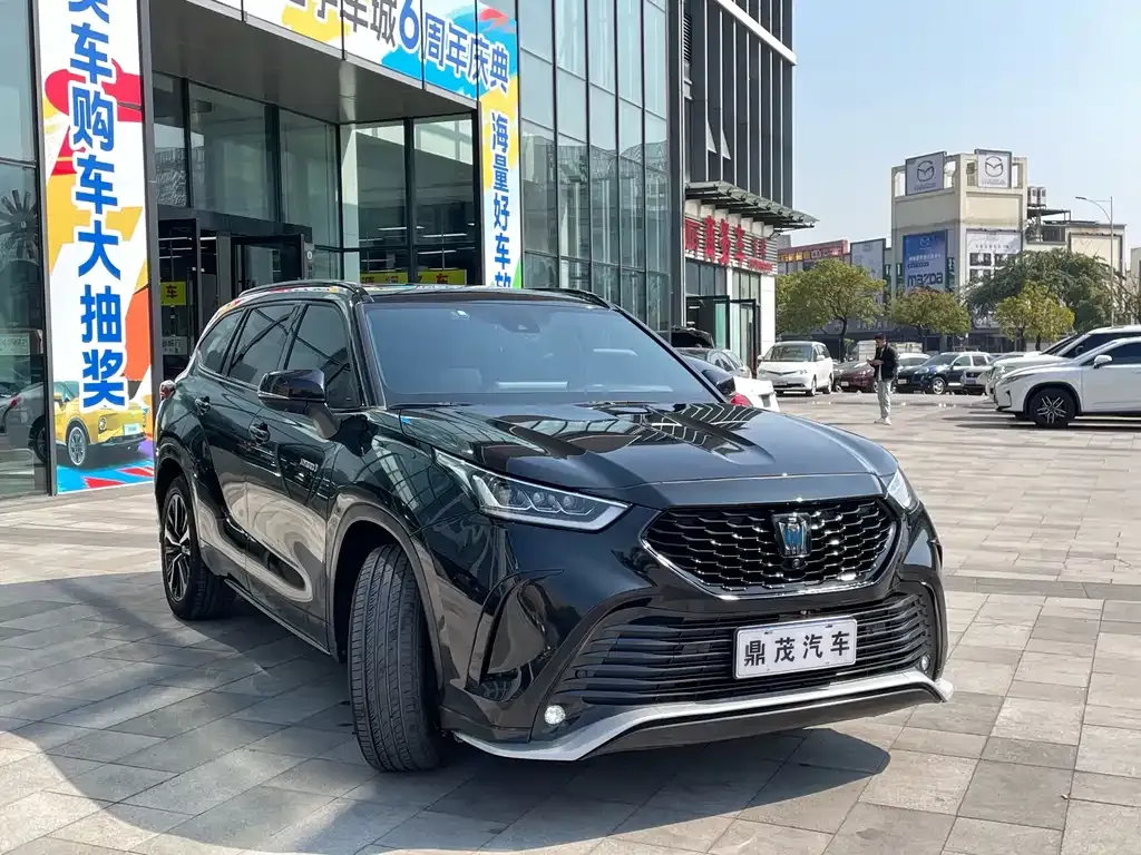 Toyota Crown Kluger 2021 из CN, фото 10