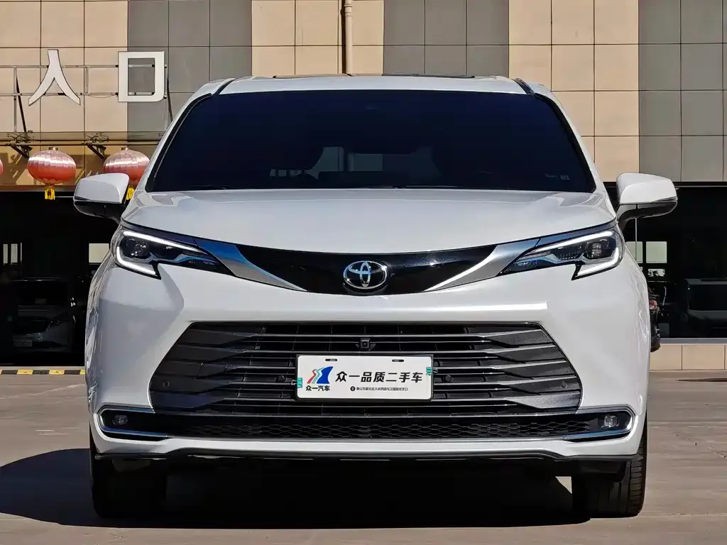 Toyota Sienna — фото 6