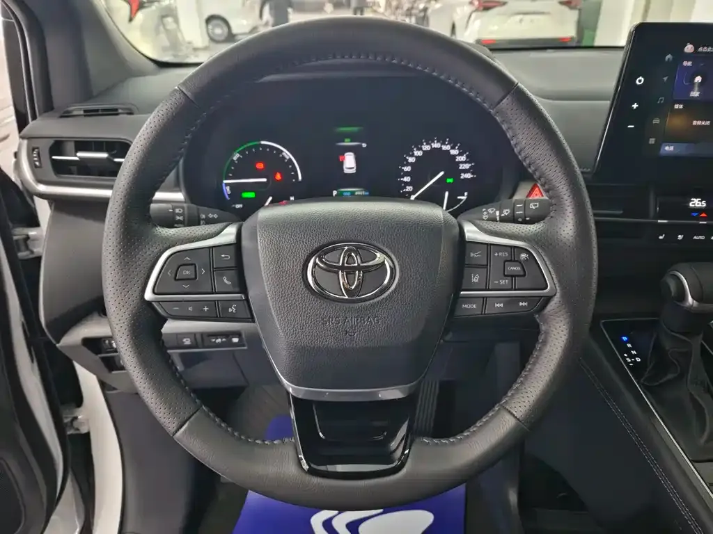 Toyota Sienna — фото 8