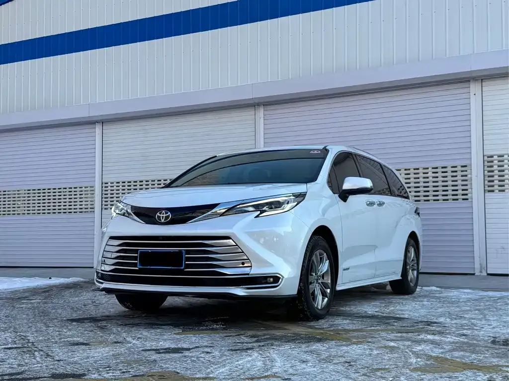 Toyota Sienna 2023 из CN, фото 1