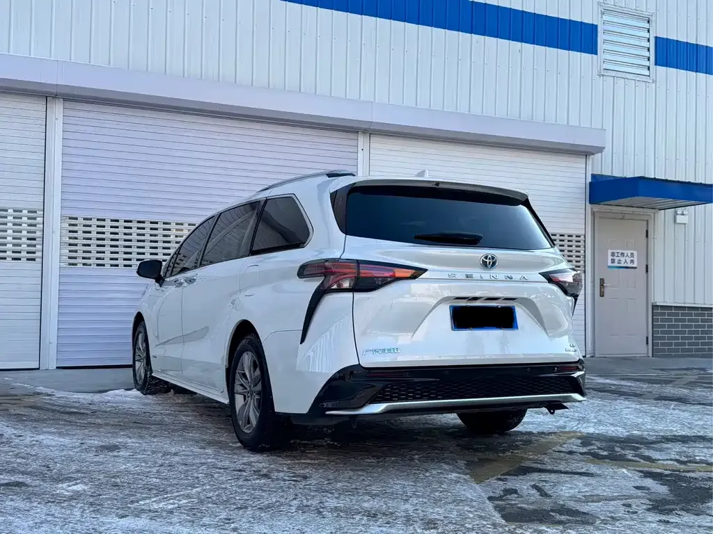 Toyota Sienna 2023 из CN, фото 5