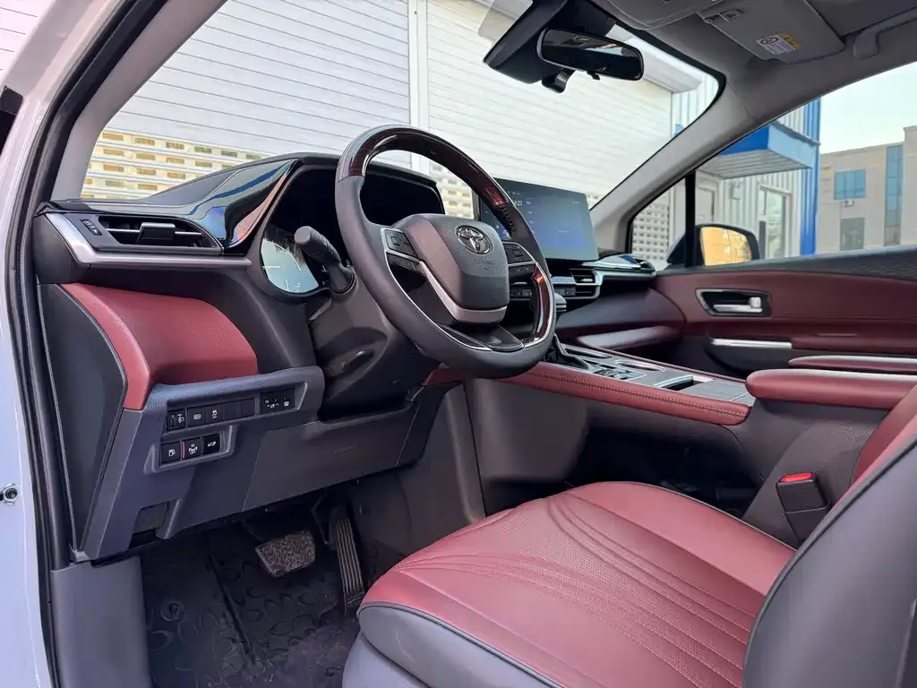 Toyota Sienna 2023 из CN, фото 2