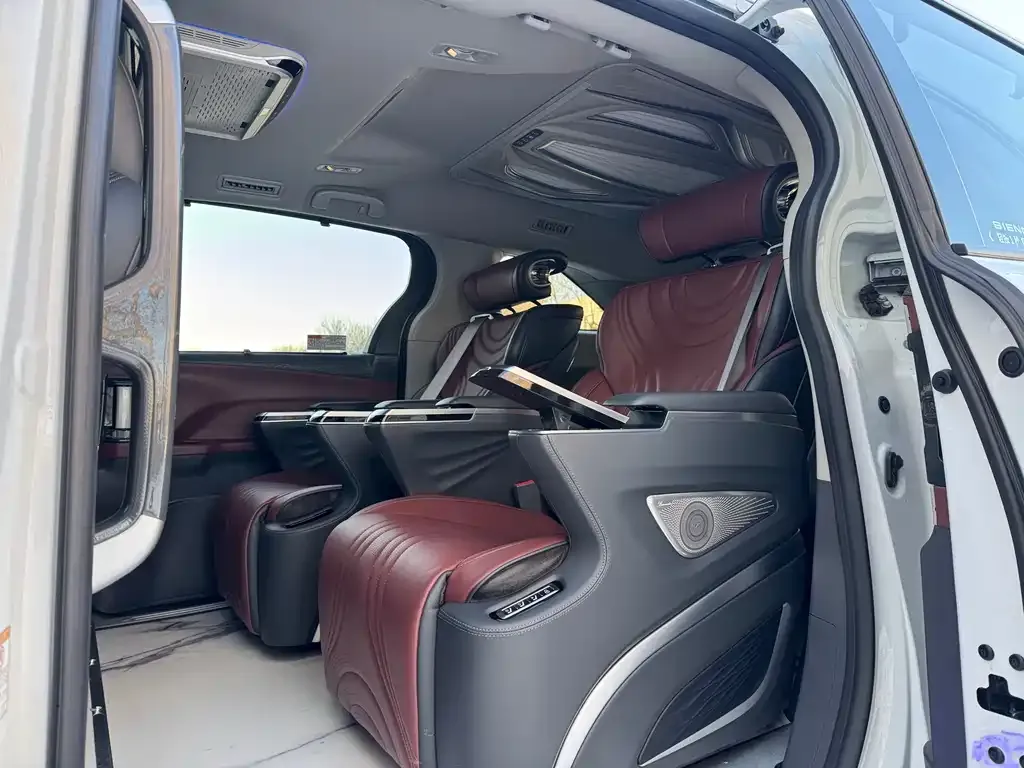 Toyota Sienna 2023 из CN, фото 4