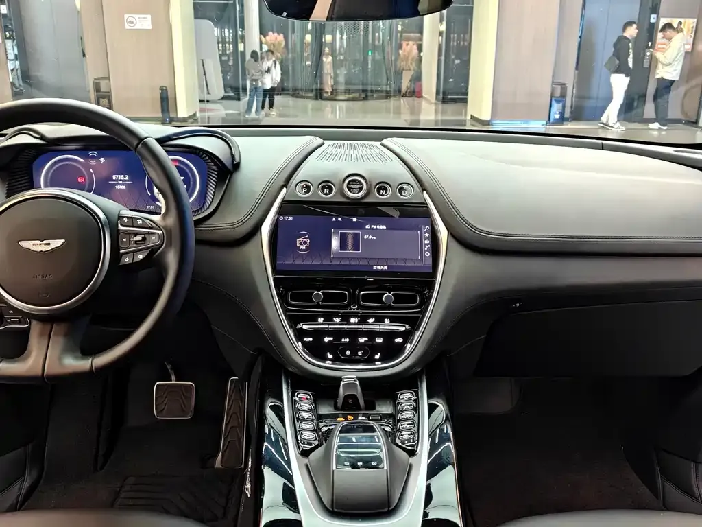 Aston Martin DBX 2023 из CN, фото 2
