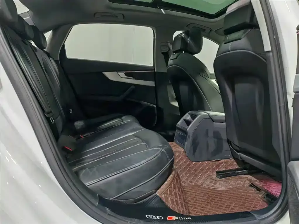 Audi A4L 2022 из CN, фото 10