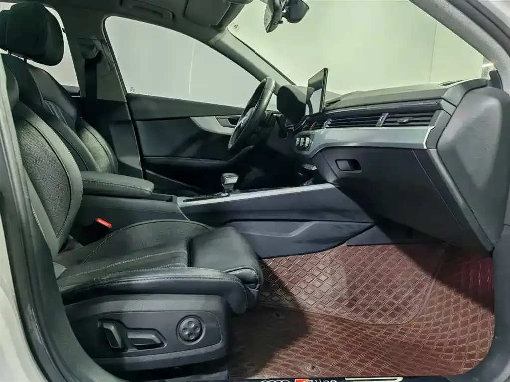 Audi A4L 2022 из CN, фото 8