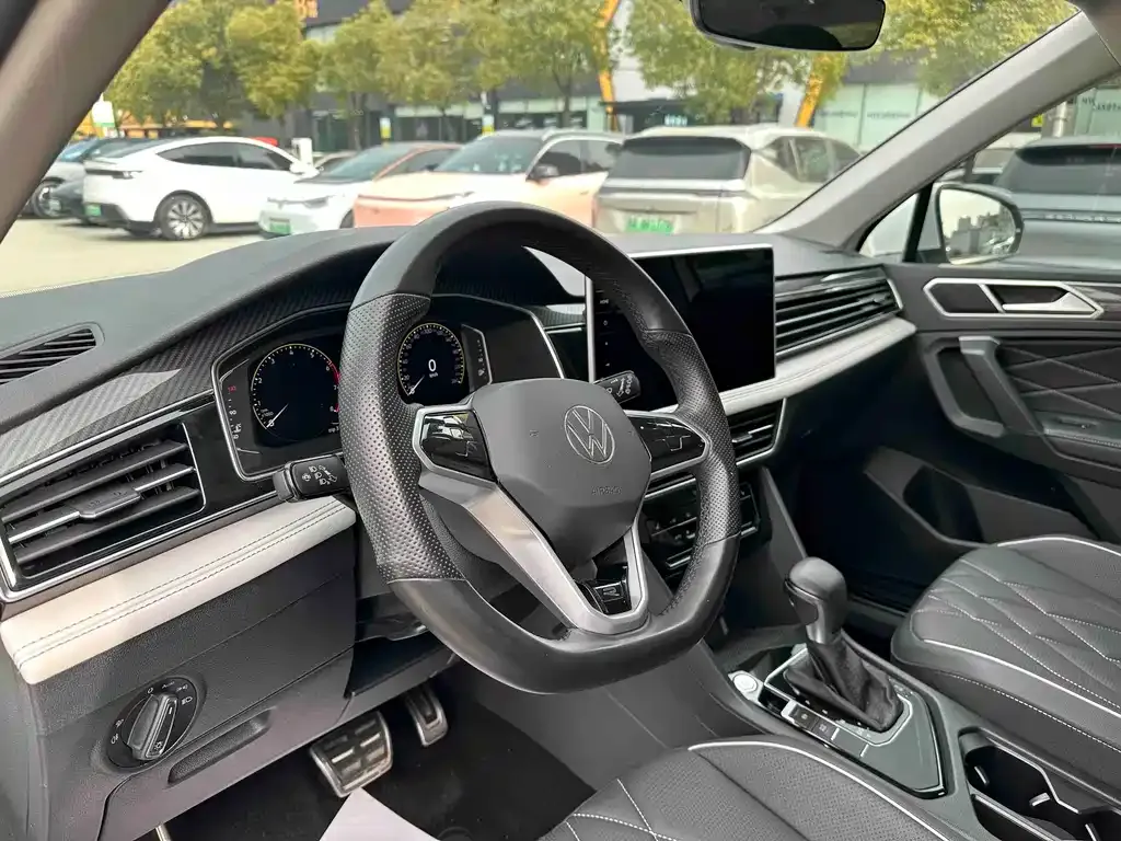 Volkswagen Tiguan L 2023 из CN, фото 10