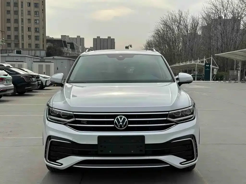 Volkswagen Tiguan L 2023 из CN, фото 2