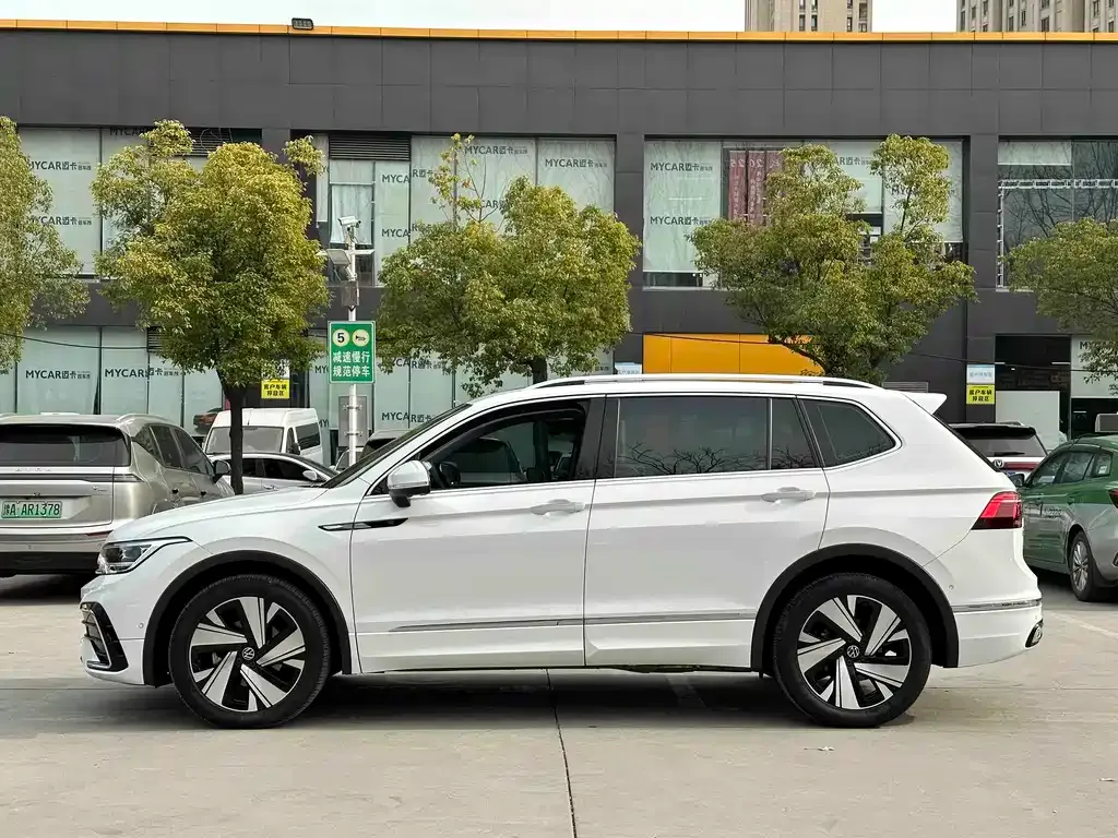 Volkswagen Tiguan L 2023 из CN, фото 7