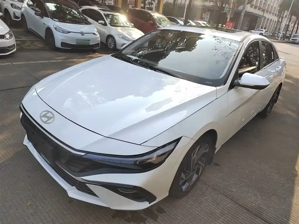 Hyundai Elantra — фото 9