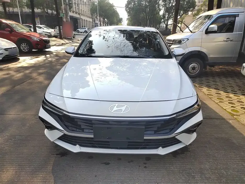 Hyundai Elantra — фото 4