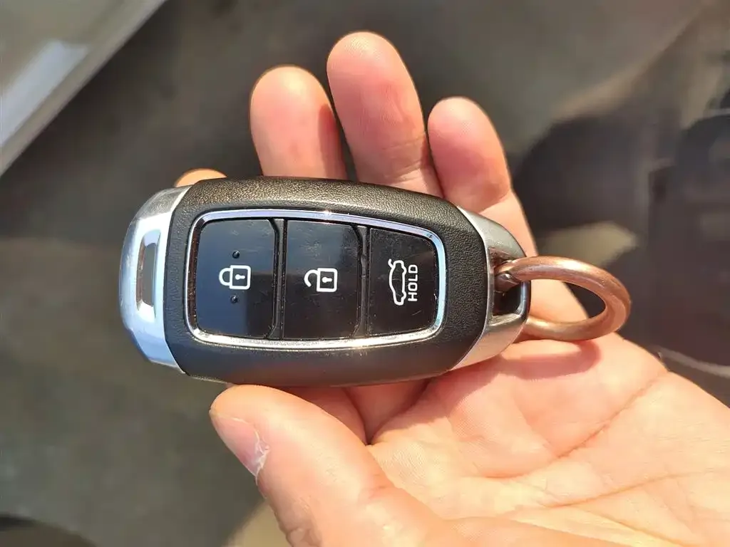 Hyundai Elantra — фото 6