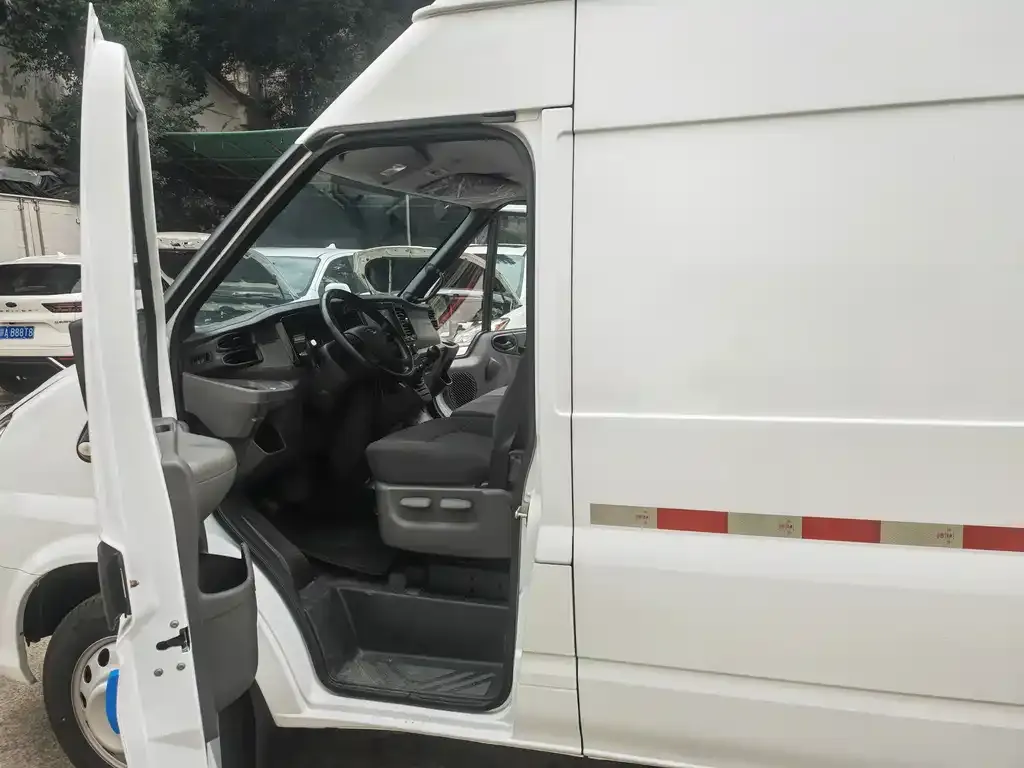 Ford Transit Custom 2025 из CN, фото 5