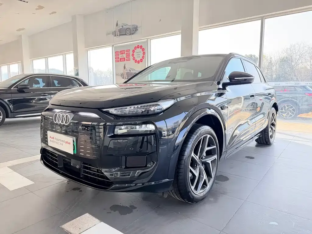 Audi Q6L e-tron — фото 1