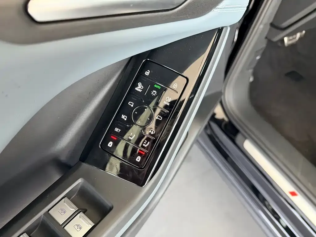 Audi Q6L e-tron — фото 3