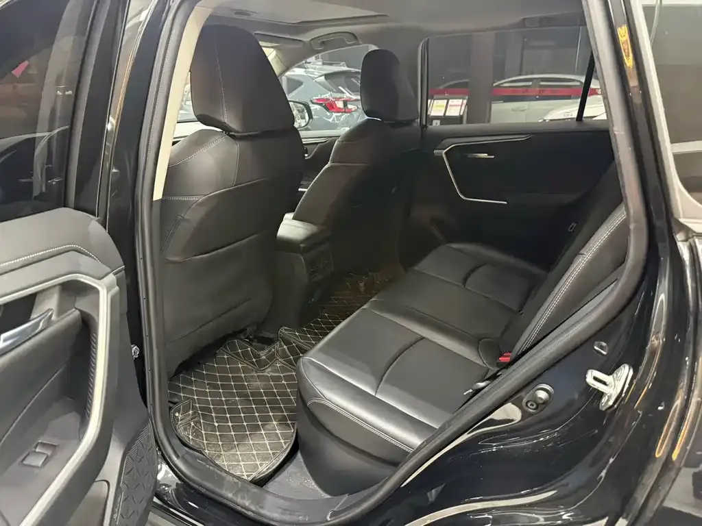 Toyota RAV4 2022 из CN, фото 2