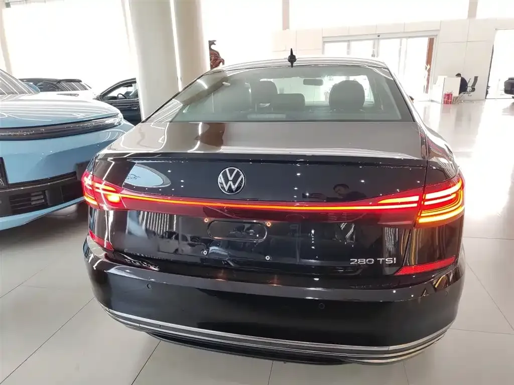 Volkswagen Passat 2023 из CN, фото 9