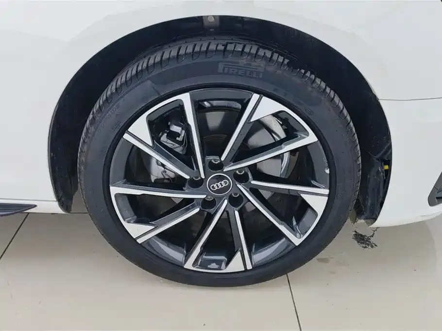 Audi A4L 2023 из CN, фото 8
