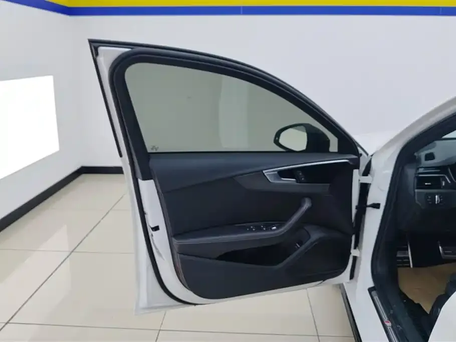 Audi A4L 2023 из CN, фото 7