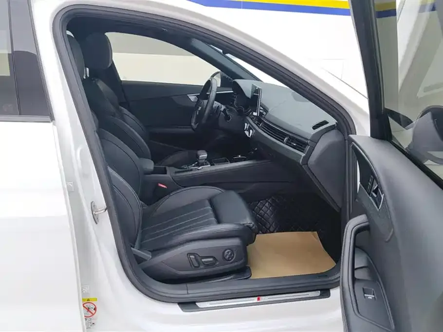 Audi A4L 2023 из CN, фото 2