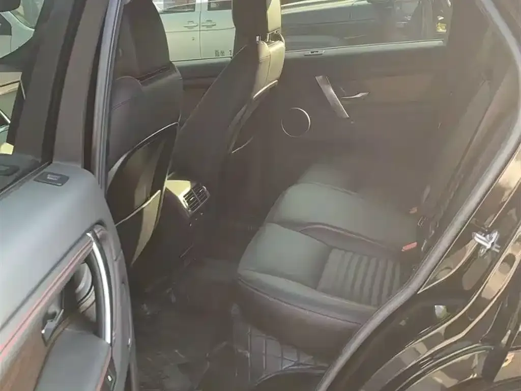 Land Rover Discovery Sport Hybrid — фото 7