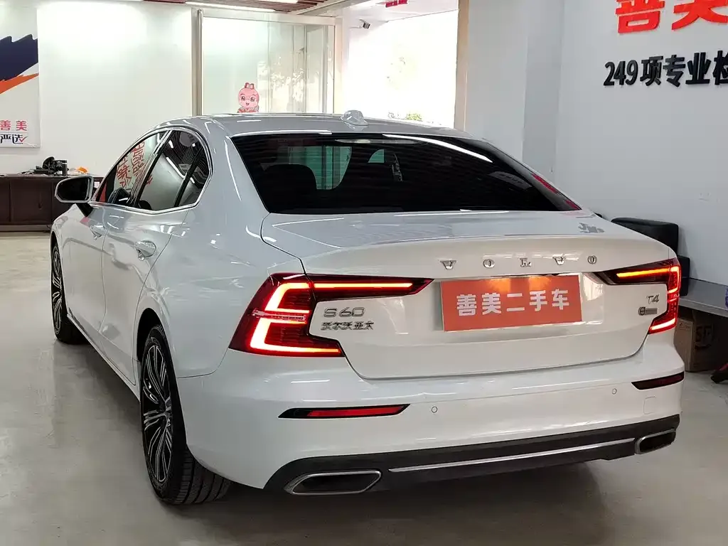 Volvo S60 2021 из CN, фото 6