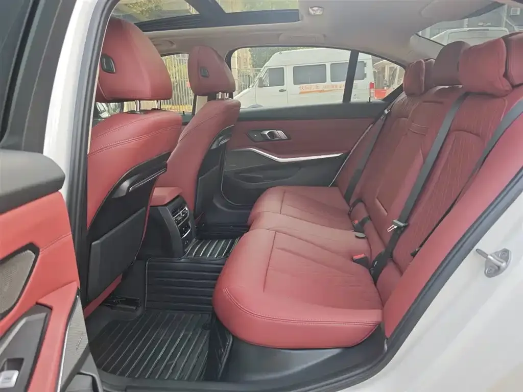 BMW 3 Series 2022 из CN, фото 2