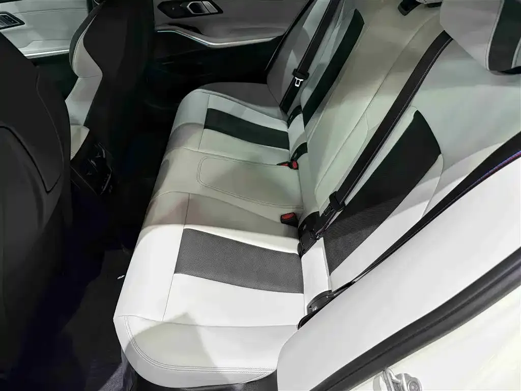 BMW M3 2025 из CN, фото 7